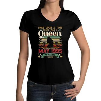 26 Years Old Birthday Girls 26Th Birthday Queen May 1995 Ver2 Women V-Neck T-Shirt - Seseable