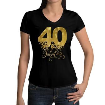 40 And Fabulous 1982 40Th Birthday Gift For Womens Women V-Neck T-Shirt - Seseable