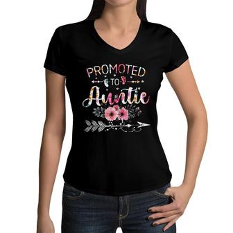 Promoted To Auntie 2022 Funny New Grandma Mothers Day Women V-Neck T-Shirt - Seseable