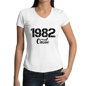 Classic 1982 40Th Birthday 1982 Vintage Black Women V-Neck T-Shirt - Seseable