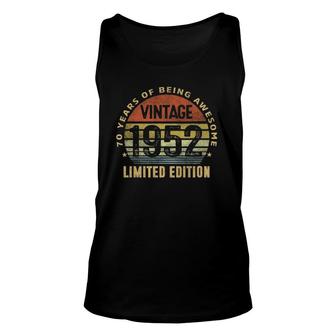 70 Years Old Awesome Gifts Vintage 1952 Retro 70Th Birthday Unisex Tank Top - Seseable