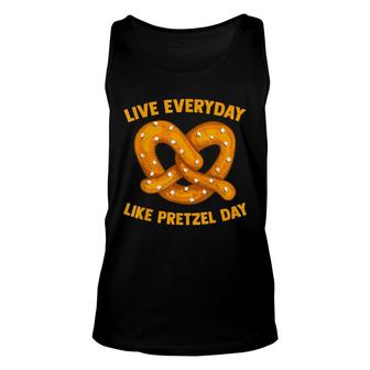 Live Everyday Like A Pretzel Day Funny German Food Pun Unisex Tank Top | Seseable FR