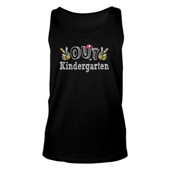 Peace Out Kindergarten -Last Day Of School Kindergarten Teacher Student Graduation Peace Hand Sign With Hat Unisex Tank Top - Seseable