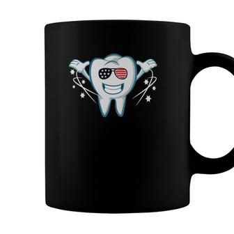 Funny Tooth With Sunglasses Flag Usa Dentist Gift 4Th July Coffee Mug - Seseable