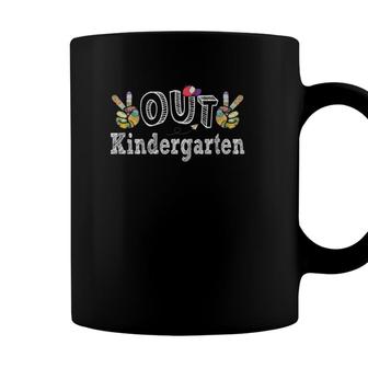 Peace Out Kindergarten -Last Day Of School Kindergarten Teacher Student Graduation Peace Hand Sign With Hat Coffee Mug - Seseable