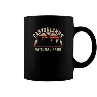 Retro Vintage National Park - Canyonlands National Park Coffee Mug | Mazezy
