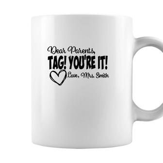 Teacher Dear Parents Tag Youre It Love Mrs Smith Heart Gift Last Day Of School Coffee Mug - Seseable