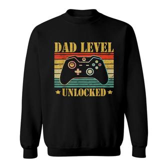 Funny New Dad Level Unlocked Gaming Leveled Up To Daddy Sweatshirt - Thegiftio UK