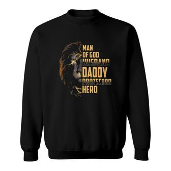 Man Of God Christian Husband Daddy Protector Hero Lion Face Perfect For Family Fathers Day Gift Sweatshirt - Seseable