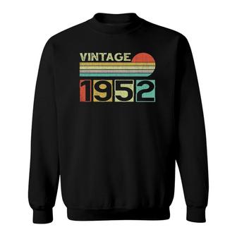Vintage 1952 70Th Birthday Gift Men Women 70 Years Old Sweatshirt - Seseable