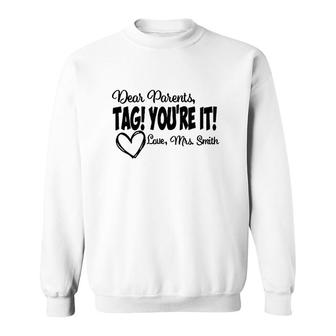 Teacher Dear Parents Tag Youre It Love Mrs Smith Heart Gift Last Day Of School Sweatshirt - Seseable