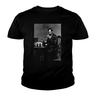Abe Lincoln Invents Beer Pong Old Vintage Photograph Youth T-shirt | Mazezy