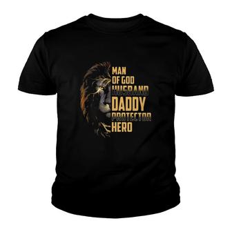 Man Of God Christian Husband Daddy Protector Hero Lion Face Perfect For Family Fathers Day Gift Youth T-shirt - Seseable