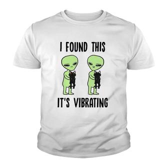 Aliens I Found This Its Vibrating Black Cat Funny Space Youth T-shirt - Thegiftio UK