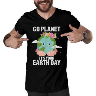Earth Day 2022 Cute Earth Day Fun Earth Day Teachers Earth Men V-Neck Tshirt - Seseable