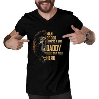 Man Of God Christian Husband Daddy Protector Hero Lion Face Perfect For Family Fathers Day Gift Men V-Neck Tshirt - Seseable