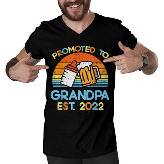 Mens Promoted To Grandpa 2022 Baby Bottle Retro Pregnancy Men Men V-Neck Tshirt - Seseable