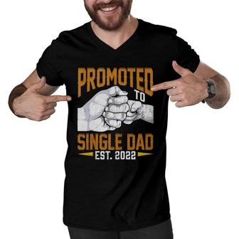 Mens Promoted To Single Dad Est 2022 Fathers Day New Single Dad Men V-Neck Tshirt - Seseable