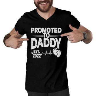 Promoted To Daddy 2022 First Time Father New Dad Fathers Day Men V-Neck Tshirt - Seseable