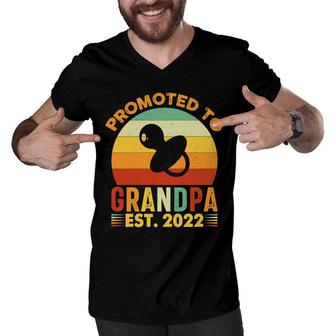 Promoted To Grandpa Est 2022 Pregnancy Announcement Vintage Men V-Neck Tshirt - Seseable