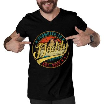 Vintage Promoted To Daddy 2022 Fathers Day New Dad Grandpa Men V-Neck Tshirt - Seseable
