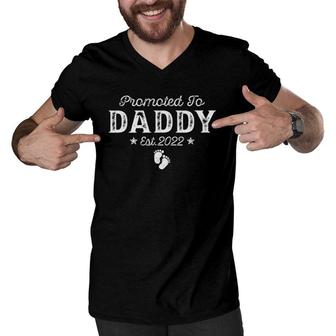 Vintage Promoted To Daddy Est 2022 Fathers Day For New Daddy Men V-Neck Tshirt - Seseable