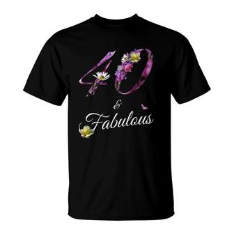 40 Years Old Tee 40 & Fabulous Floral Decor 40Th Birthday Gift T-Shirt - Seseable
