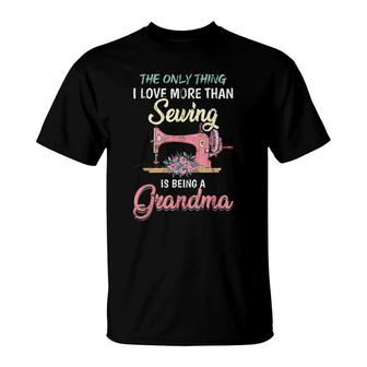 Funny Sewer Grandma Sew Retired Old Women Quilting Sewing T-Shirt - Seseable