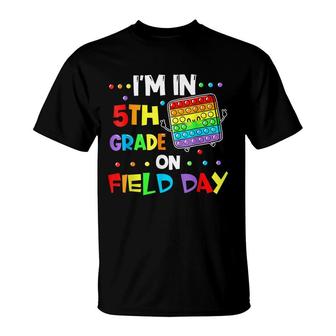 Im In 5Th Grade On Field Day 2022 Pop It Kids Boys Girls T-Shirt - Seseable