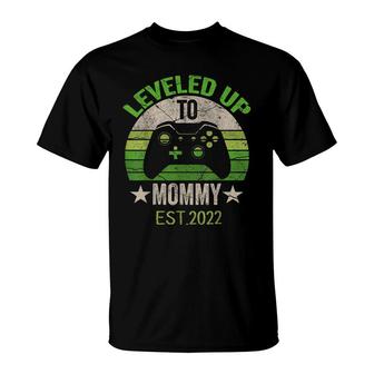 Leveled Up To Mommy 2022 Promoted To Mom Est 2022 T-Shirt - Seseable