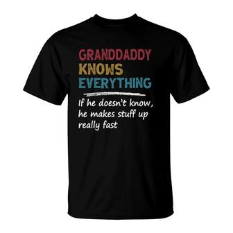 Mens Granddaddy Knows Everything - Grandpa Papa Gift Fathers Day T-Shirt - Seseable