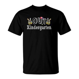 Peace Out Kindergarten -Last Day Of School Kindergarten Teacher Student Graduation Peace Hand Sign With Hat T-Shirt - Seseable