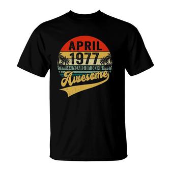 Vintage Retro April 1977 44Th Birthday Gifts 44 Years Old T-Shirt - Seseable