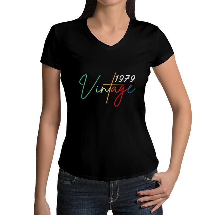 1979 Vintage 43Th Birthday 1979 Color Retro Women V-Neck T-Shirt