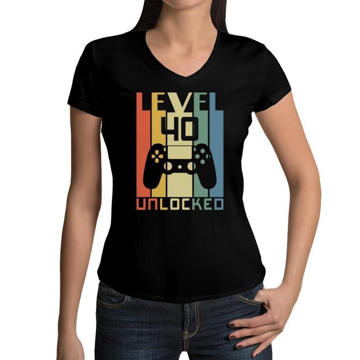 40 Happy Birthday 40Th Level Unlock Birthday Retro Women V-Neck T-Shirt