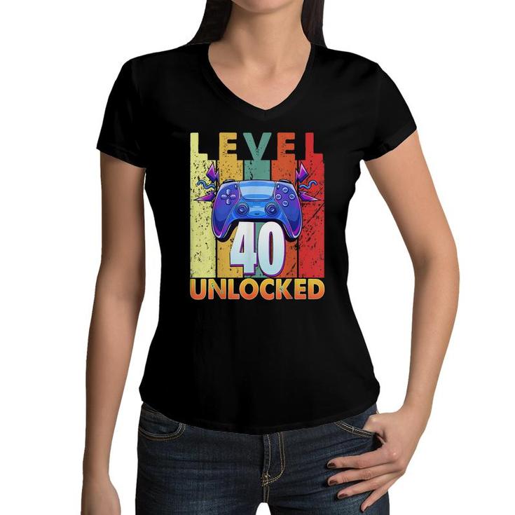 40Th Birthday Trending Vintage Level 40 Unlocked Video Gamer  Women V-Neck T-Shirt
