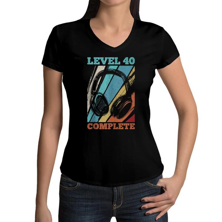 40Th Birthday Video Gamer Level 40 Unlocked  Women V-Neck T-Shirt