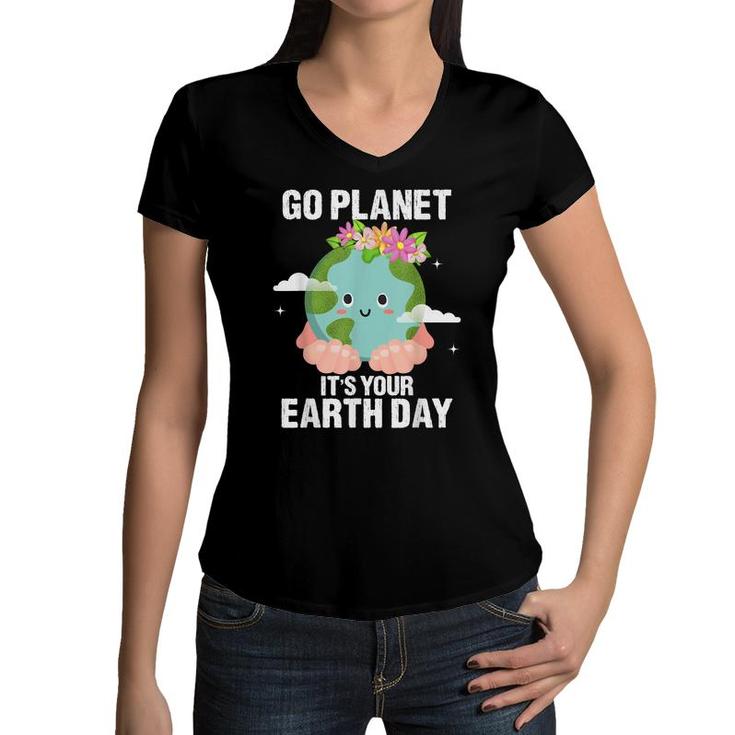 Earth Day 2022 Cute Earth Day Fun Earth Day Teachers Earth  Women V-Neck T-Shirt