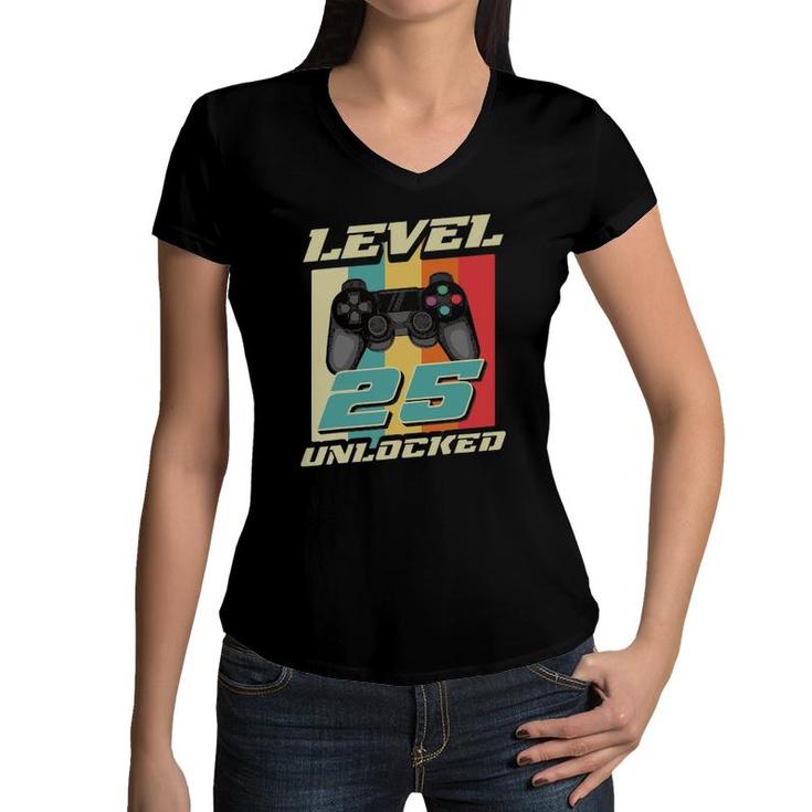 Gaming Vintage 25Th Birthday Gift 25 Years Old Boy Girl Gamer Women V-Neck T-Shirt