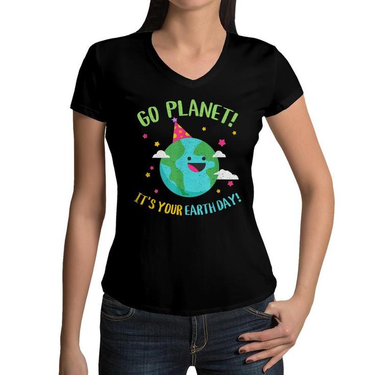 Happy Earth Day Go Planet Funny Science Teacher Recycle  Women V-Neck T-Shirt