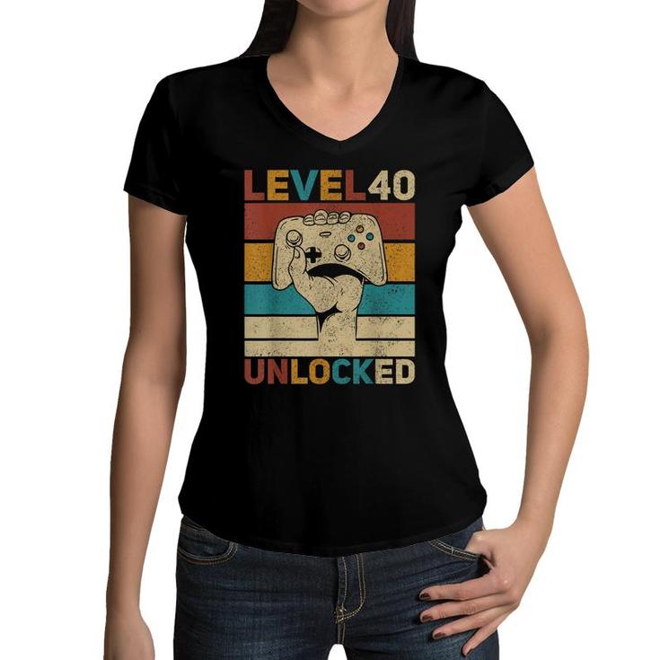 Level 40 Unlocked 40Th Birthday 40 Years Old Gamer Women Men  Women V-Neck T-Shirt