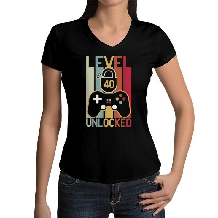 Level 40 Unlocked Video Gamer 40 Year Old 40Th Birthday Gift  Women V-Neck T-Shirt