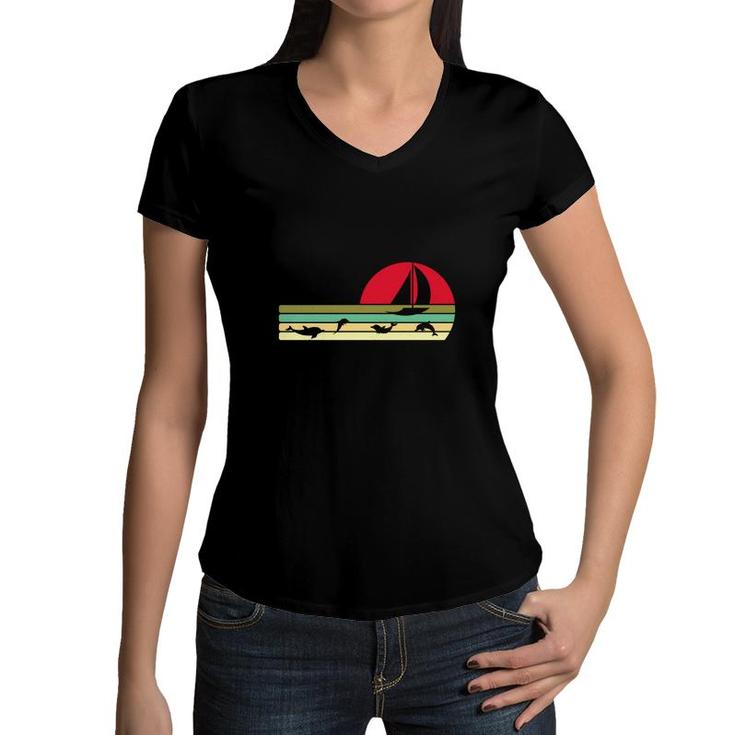 Sailing Sunset Retro Style Sailboat Best Gift 70S Hobby Women V-Neck T-Shirt