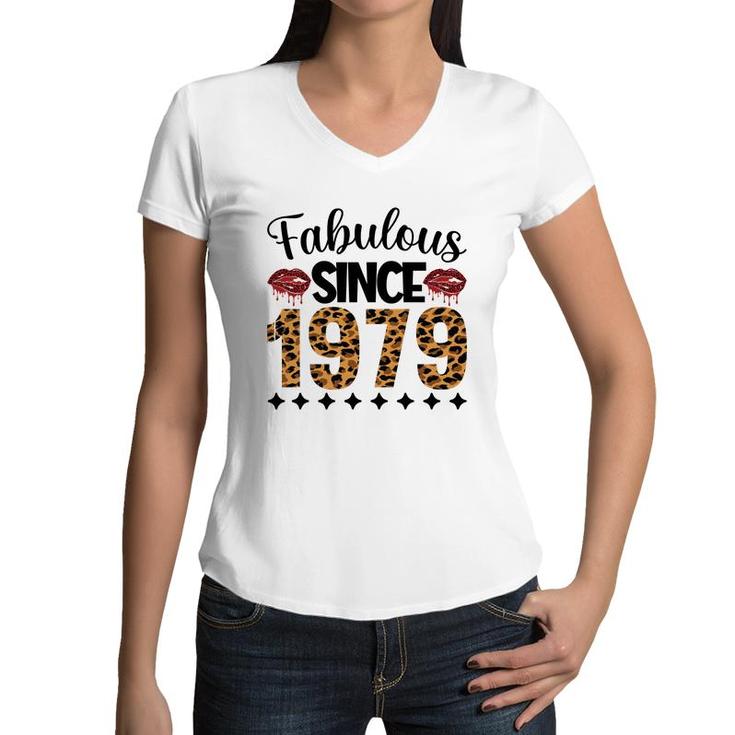 Fabulous Since 1979 43Th Birthday 1979 Leopard Women V-Neck T-Shirt