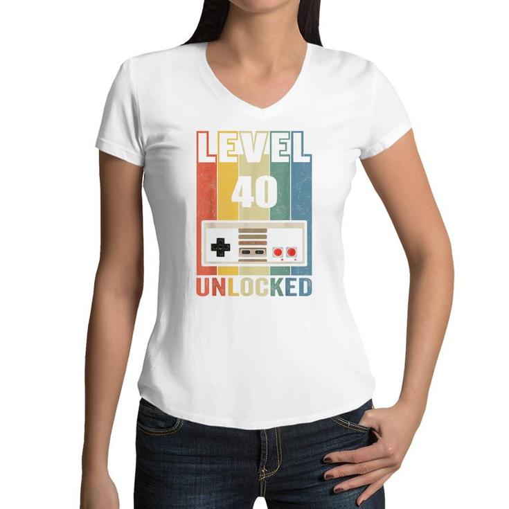 Level 40 Unlocked  Video Gamer 40Th Birthday Gifts   Women V-Neck T-Shirt