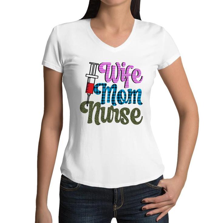 Nurses Day Beautiful Gift For Wife Mom Nurse 2022 Women V-Neck T-Shirt