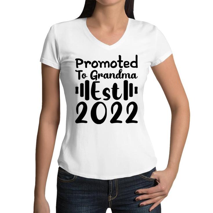 Promoted To Grandma 2022 Black Happy Mothers Day Women V-Neck T-Shirt