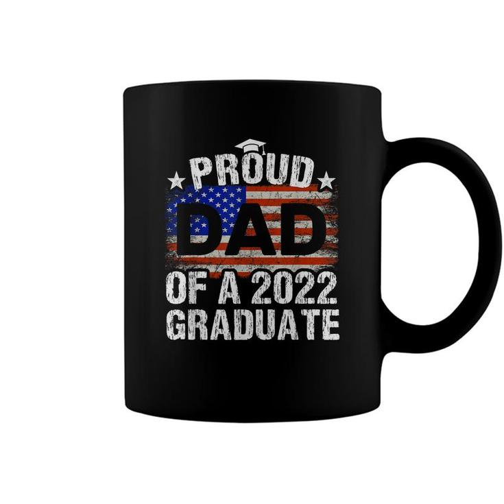 Mens Proud Dad Of A 2022 Graduate Usa Flag Graduation Vintage  Coffee Mug