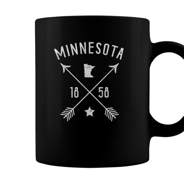 Minnesota Retro Vintage Home State Map Distressed Arrows Coffee Mug