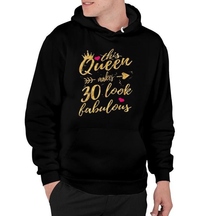 Womens This Queen Makes 30 Look Fabulous 30Th Birthday  Women V-Neck Hoodie